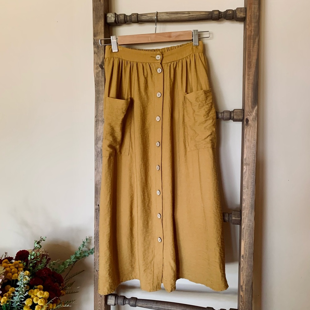 New Look button down mustard yellow skirt. Size 6